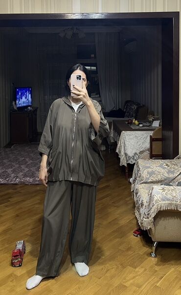 женские зеленые брюки: Sadece bir defe geyinilib! teb tezedir - Rəng: zeytun-yaşıl/xaşi