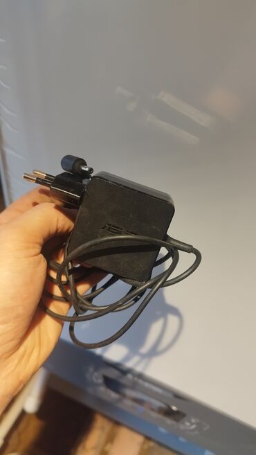 en yaxsi modem hansidir: ASUS noutbuk adapteri 20azn - Brend: ASUS - Model: ADP-36D B