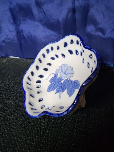 Ostalo posuđe: Porcelanska nova,vintaz,manja bombonijere. Cinija,bombonijera sa — 6