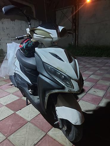 cesqa 2 mator: Moped Yamaha 125 Kub Aftamat karopka Senedsizdir sarı nomresi — 2