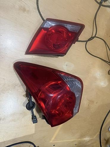 lancer stop: Avtomobil üçün arxa stop fənər dəsti satılır. Şəkillərdə baqaj qapağı — 2
