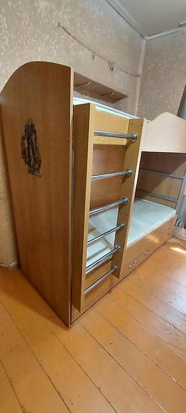 bunk bed: Двухъярусная детская кровать из ЛДСП/массива в тёплом древесном — 3