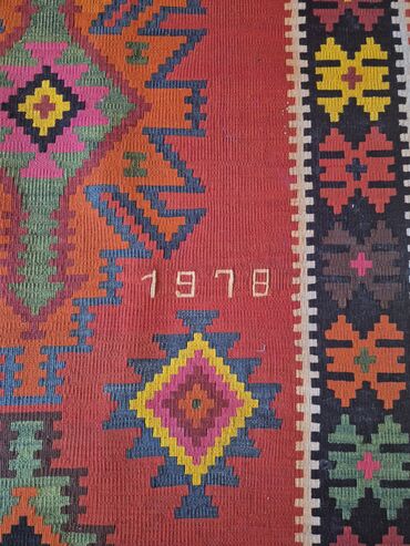 yuxuda murebbe bisirmek: 1978-ci ilə aid əl işi yun kilim satılır. Real müştəriyə endirim