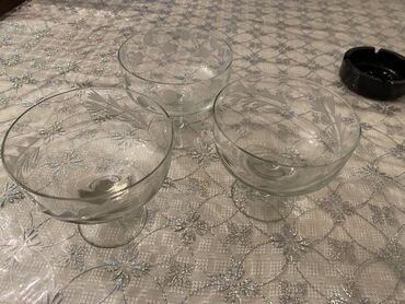 Qida məhsulları: Tort və şiriniyyat qabı, Şüşə