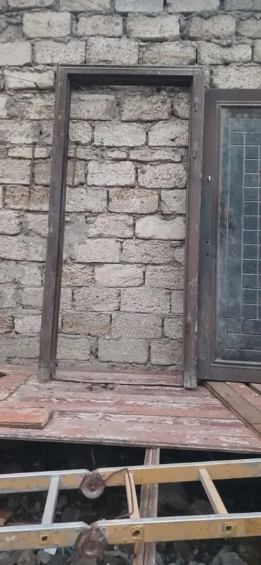 Giriş qapıları: Mənzil üçün İşlənmiş Giriş qapısı Glazok ilə, Zəmanətsiz, Ödənişli quraşdırma, Ünvandan götürmə — 12