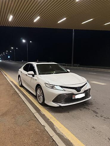 Toyota: Toyota Camry: 2019 г., 2.5 л, Вариатор, Гибрид, Седан — 5