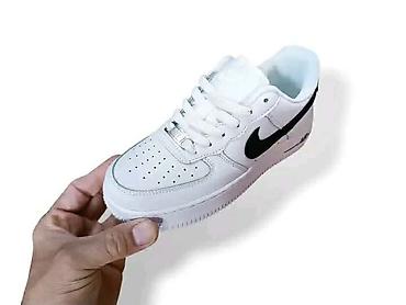 Patike: Nike Air Force 1 niske patike – crno/belo izdanje - Klasičan AF1 — 11