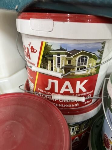 акриловые краски для ванны: Акриловый водно-дисперсионный лак в белом ведре с красной крышкой и