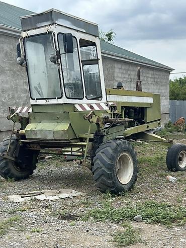 traktor altlıqlı bej bosonojkalar: Özünüidarə olunan biçən: Fortschritt E 303 (saman/ot biçini üçün) - — 1