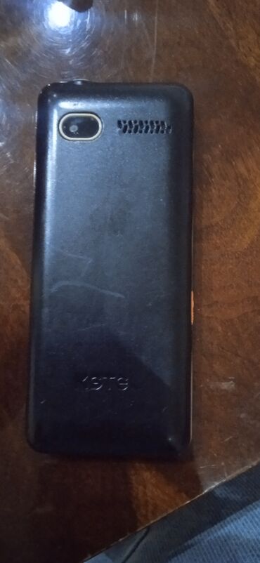 телефон fly selfie 1: KGTEL KT5619 model nömrəli, düyməli, qara rəngli mobil telefon. FM