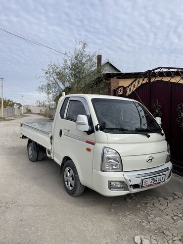 грузовой бортовой спринтер: Легкий грузовик, Hyundai, Стандарт, 3 т, Б/у