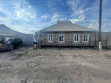 студия комната: Продаётся одноэтажный дом с двором и хозяйственными постройками, в 5 — 1