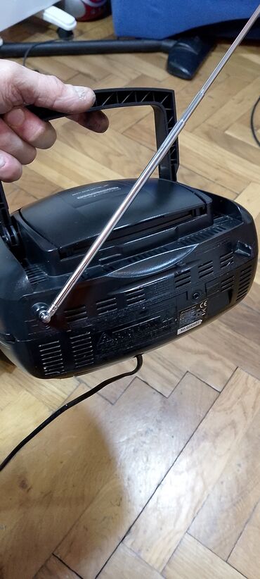 Pojačala i prijemnici: Radio SUPERIOR ispravan . za CD neznam

Mirjevo — 6