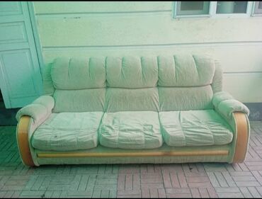 бу стеллаж: Прямой диван, цвет - Зеленый, Б/у