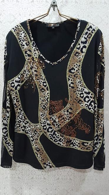 leopard: Bu qara qadın bluzu leopard naxışları ilə bəzədilmişdir. V-yaxalı — 1
