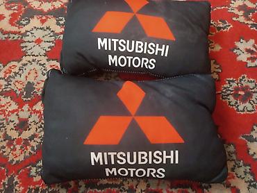 матрас для машины: Mitsubishi Motors üçün avtomobil yastığı dəsti - Brend loqolu dizayn — 1