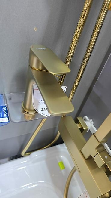 Смесители для раковин: Смеситель для ванной комнаты с высоким изливом в матовом черном цвете — 17