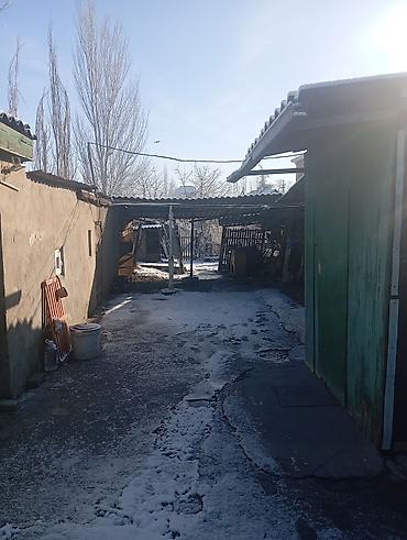 Продажа коттеджей и домов: Продаётся жилой дом с участком. Описание: - Одноэтажный — 8