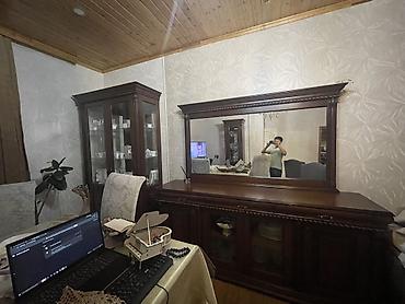 Qonaq otağı dəstləri: Klassik qonaq otağı mebel dəsti Tərkib: - Hündür şkaf-vitrin (şüşəli — 2