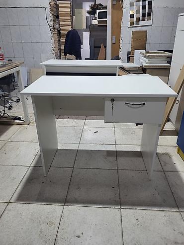ofis stolu: Ağ rəngdə kompakt iş masası - Material: laminat/MDFlam tipli ağ panel — 1