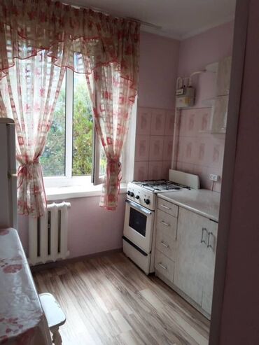 сдаю квартиру микрорайон кокжар: 1 бөлмө, 34 кв. м, 104-серия, 2 кабат, Косметикалык ремонт