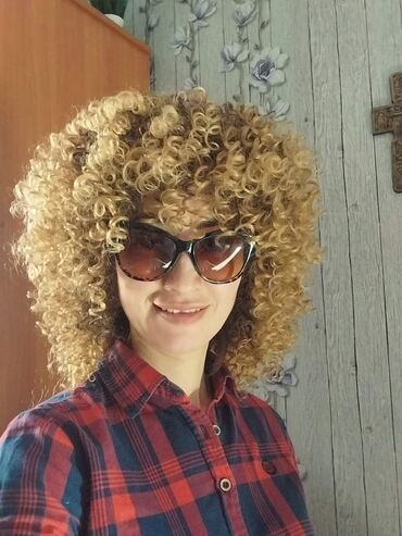 Perike i klipse: Lace Front perika

Cena:3700din — 4