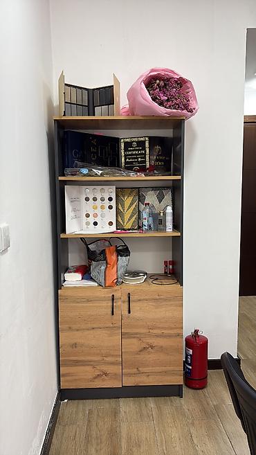 Ofis mebelləri satılır, hamısı dəst şəklindədir və qiymət 450 azn