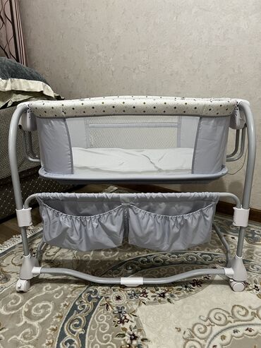 детская коляска mothercare: 3в1 колыбель-кроватка-манеж. Электронная система укачивания