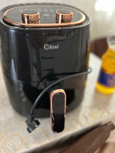 Бусы: Kiwi hava fritözü (air fryer) - Rəng: qara, qızılı-bürünc detallarla