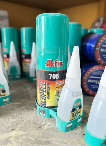 эпоксидная смола: Клей Akfix 705 предназначен для различных целей. В изображении