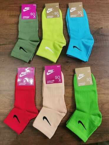 Čarape: 3/4 carape
12 pari 2000 din — 24