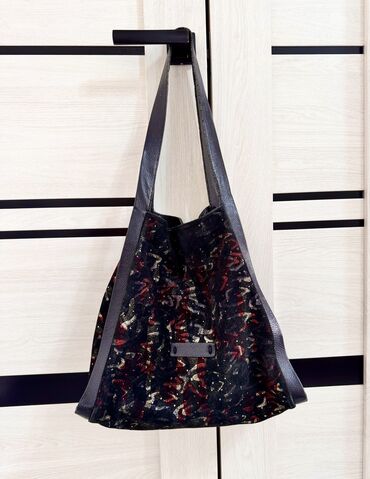 Блузки: Блузка, Классическая модель, Атлас, Однотонный at lalafo.kg — 10 Блузки: Блузка, Классическая модель, Атлас, Однотонный — 10