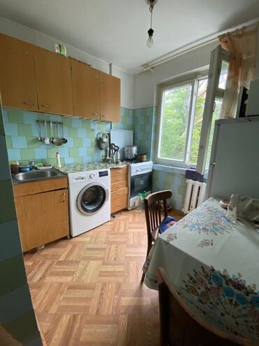 квартира в районе кызыл аскер: 3 комнаты, 57 м², 104 серия, 3 этаж, Старый ремонт