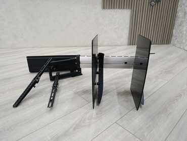 подставка для ноутбука: Divar üçün fırlanan TV kronşteyni və şüşə rəfli media paneli - Metal