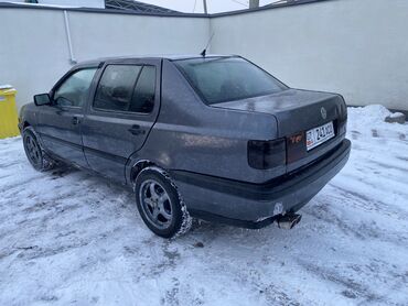 Volkswagen: Volkswagen Vento: 1993 г., 1.5 л, Вариатор, Бензин, Седан