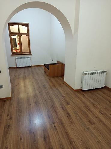balaxanı: Sabunçu rayonu Balaxanı qəsəbəsində avtobus dayanacağına yaxın tam — 6