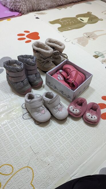 зимняя обувь детская: Обувь 21 размер, на ножку до 12,5см вся фирменная, польская. розовые