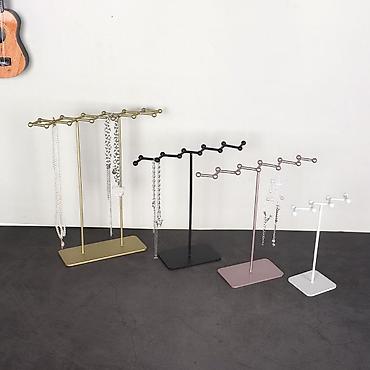 Манекены: Продаю торговое оборудование листайте Манекены В наличии 4 штуки — 17