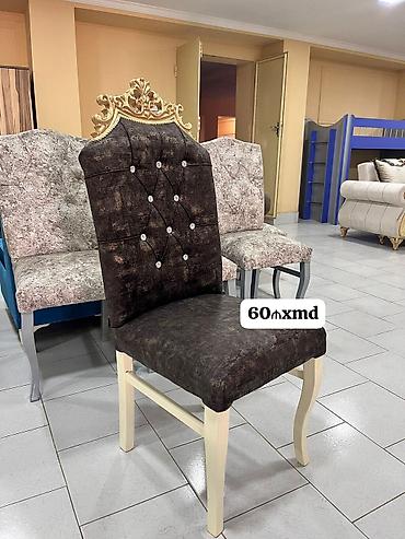 restoran stolları: Taxtalı süsləməli, yumşaq oturacaqlı nahar/kreslo stulları - Klassik — 2