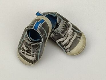 Kids' Footwear: Tramps Nike, 20, Used