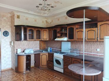 bar oturacaqi: Yataq otağı üçün nəzərdə tutulmuş bu mebel dəsti iki nəfərlik yataq