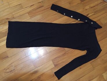 Dəstlər, kostyumlar: Qadın geyimləri dəsti – 3 ədəd 1) Qırmızı qısa don: - Klassik düz — 10