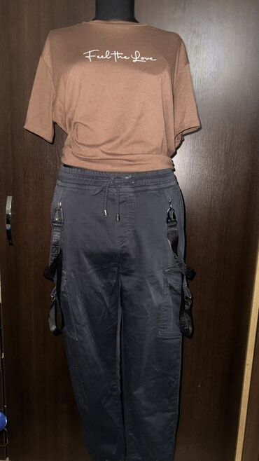 Women's Pants: Женские брюки-джоггеры карго с декоративными лентами - Цвет