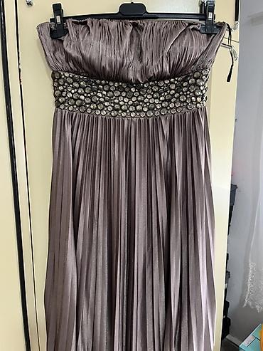velike torbice: Elegantna svečana haljina brenda APART, bez bretela, u nežnoj — 1
