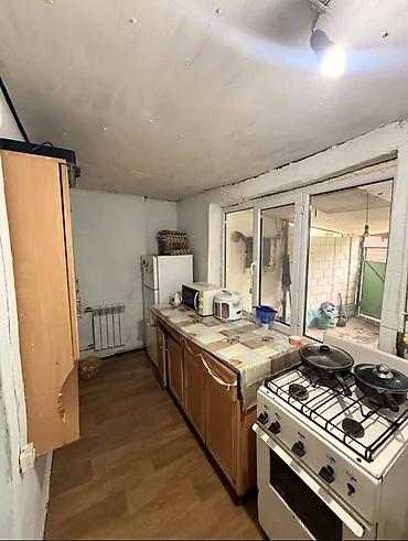 Продажа коттеджей и домов: 🏡 Продаётся просторный дом 📍 Район Ош базар Срочная продажа! • 🛏 — 5