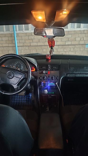 mercedes 160 a: Mercedes-Benz C-Class: 2 l | 1994 il Sedan — 7