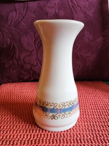 Stare vaze i dekor: Vaza nova Titov Veles porcelan. 70te. Vaza nova,par tackica — 1