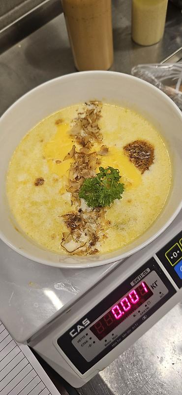 Готовые блюда, кулинария: Ассортимент японской кухни - Нигири и гунканы: лосось, тунец — 7