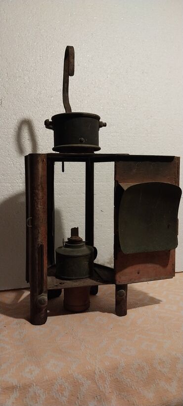 Stare vaze i dekor: Antikvarna metalna fenjer-lanterna sa uljanom lampom i staklenim — 1