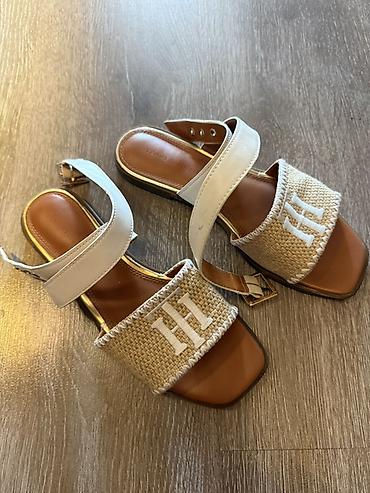 Basanoşka və səndəllər: Tommy Hilfiger, Ölçü: 37, rəng - Bej, İşlənmiş — 2